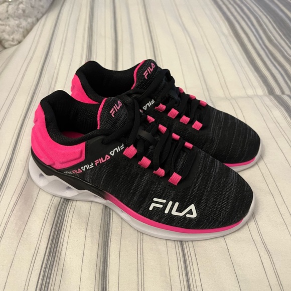 BRAND NEW GIRLS SIZE 2 FILA TENNIS SHOES - Picture 11 of 14